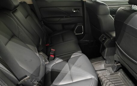 Mitsubishi Outlander III рестайлинг 3, 2020 год, 3 449 000 рублей, 11 фотография