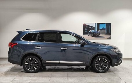 Mitsubishi Outlander III рестайлинг 3, 2020 год, 3 449 000 рублей, 4 фотография
