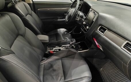 Mitsubishi Outlander III рестайлинг 3, 2020 год, 3 449 000 рублей, 9 фотография