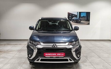 Mitsubishi Outlander III рестайлинг 3, 2020 год, 3 449 000 рублей, 2 фотография