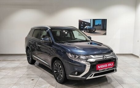 Mitsubishi Outlander III рестайлинг 3, 2020 год, 3 449 000 рублей, 3 фотография