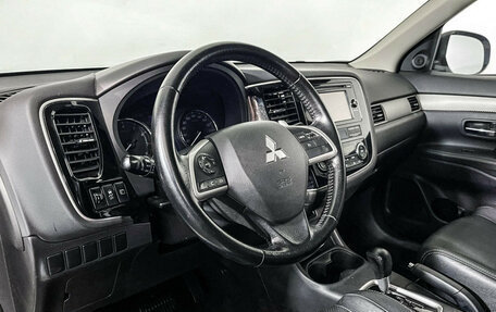 Mitsubishi Outlander III рестайлинг 3, 2014 год, 1 547 000 рублей, 13 фотография