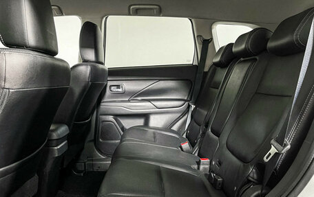 Mitsubishi Outlander III рестайлинг 3, 2014 год, 1 547 000 рублей, 10 фотография