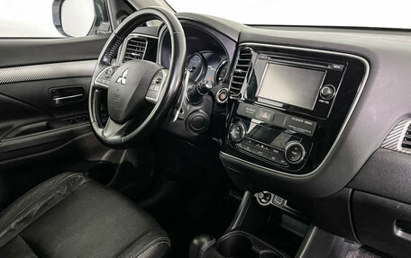 Mitsubishi Outlander III рестайлинг 3, 2014 год, 1 547 000 рублей, 9 фотография