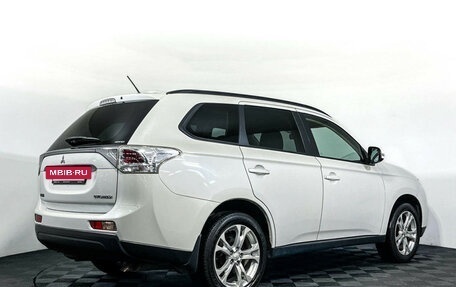 Mitsubishi Outlander III рестайлинг 3, 2014 год, 1 547 000 рублей, 5 фотография
