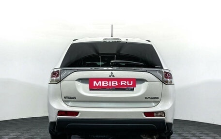 Mitsubishi Outlander III рестайлинг 3, 2014 год, 1 547 000 рублей, 6 фотография