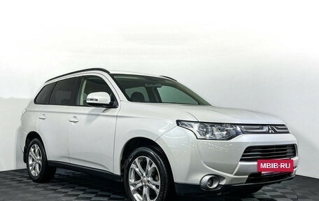 Mitsubishi Outlander III рестайлинг 3, 2014 год, 1 547 000 рублей, 3 фотография