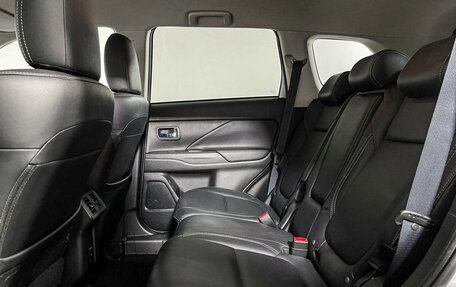 Mitsubishi Outlander III рестайлинг 3, 2020 год, 3 197 000 рублей, 10 фотография