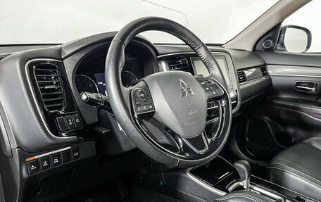 Mitsubishi Outlander III рестайлинг 3, 2020 год, 3 197 000 рублей, 13 фотография