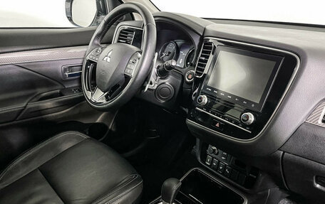 Mitsubishi Outlander III рестайлинг 3, 2020 год, 3 197 000 рублей, 9 фотография