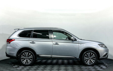 Mitsubishi Outlander III рестайлинг 3, 2020 год, 3 197 000 рублей, 4 фотография