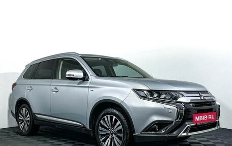 Mitsubishi Outlander III рестайлинг 3, 2020 год, 3 197 000 рублей, 3 фотография