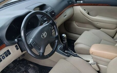 Toyota Avensis III рестайлинг, 2005 год, 675 000 рублей, 7 фотография