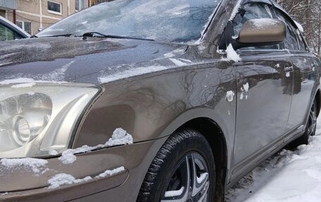 Toyota Avensis III рестайлинг, 2005 год, 675 000 рублей, 10 фотография