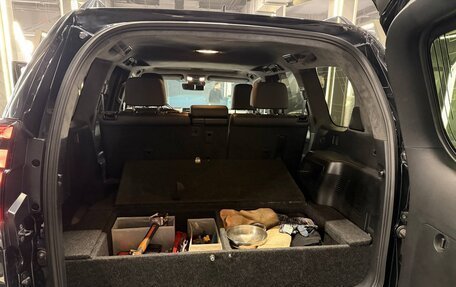 Toyota Land Cruiser Prado 150 рестайлинг 2, 2018 год, 6 050 000 рублей, 16 фотография