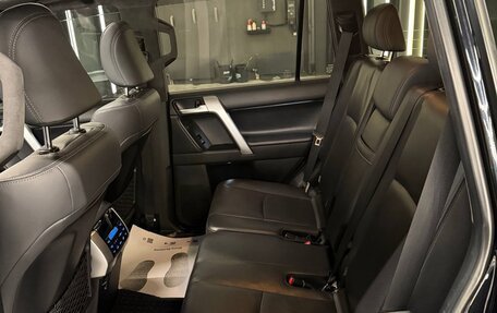 Toyota Land Cruiser Prado 150 рестайлинг 2, 2018 год, 6 050 000 рублей, 31 фотография