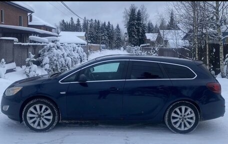 Opel Astra J, 2011 год, 550 000 рублей, 2 фотография