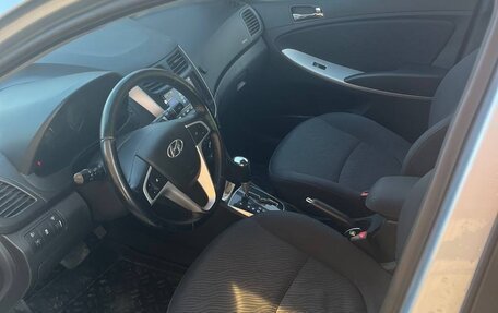 Hyundai Solaris II рестайлинг, 2011 год, 950 000 рублей, 2 фотография