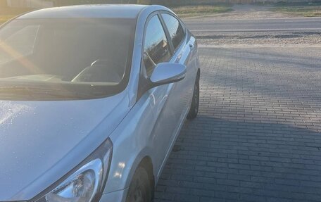 Hyundai Solaris II рестайлинг, 2011 год, 950 000 рублей, 8 фотография