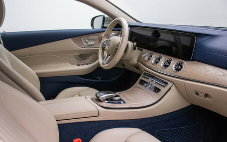 Mercedes-Benz E-Класс, 2018 год, 3 690 000 рублей, 9 фотография