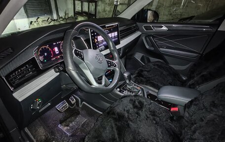 Volkswagen Tiguan II, 2022 год, 4 450 000 рублей, 18 фотография