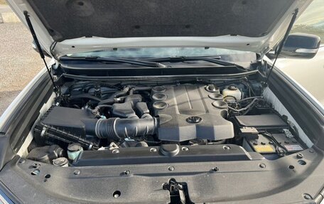 Toyota Land Cruiser Prado 150 рестайлинг 2, 2021 год, 7 500 000 рублей, 7 фотография