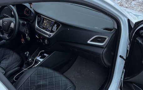 Hyundai Solaris II рестайлинг, 2019 год, 950 000 рублей, 13 фотография