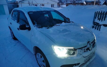 Renault Logan II, 2018 год, 400 000 рублей, 3 фотография