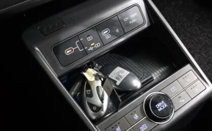 Hyundai Kona, 2023 год, 2 300 000 рублей, 18 фотография