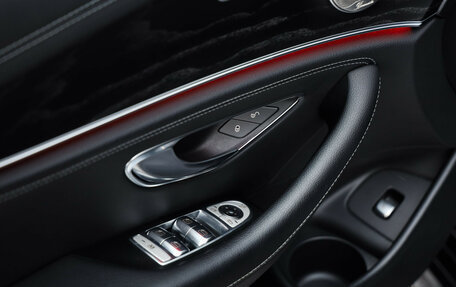 Mercedes-Benz E-Класс, 2021 год, 4 399 000 рублей, 25 фотография