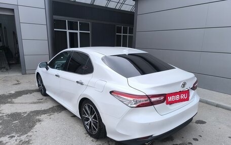 Toyota Camry, 2019 год, 2 250 000 рублей, 8 фотография