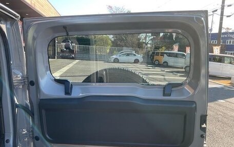 Suzuki Jimny, 2022 год, 1 950 000 рублей, 19 фотография