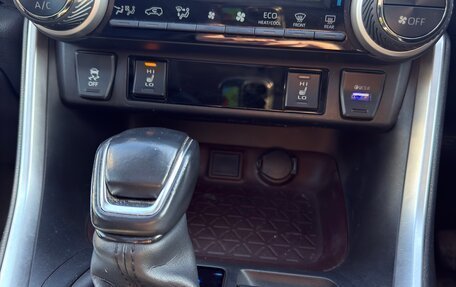 Toyota RAV4, 2019 год, 3 350 000 рублей, 15 фотография