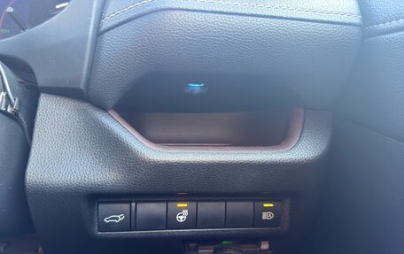 Toyota RAV4, 2019 год, 3 350 000 рублей, 16 фотография