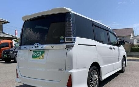 Toyota Voxy III, 2021 год, 2 101 000 рублей, 5 фотография