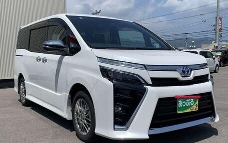 Toyota Voxy III, 2021 год, 2 101 000 рублей, 3 фотография