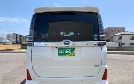 Toyota Voxy III, 2021 год, 2 101 000 рублей, 6 фотография