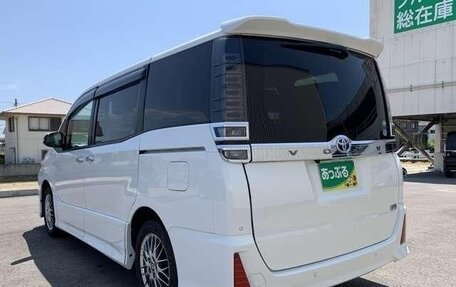 Toyota Voxy III, 2021 год, 2 101 000 рублей, 7 фотография