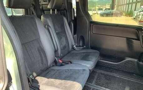 Toyota Voxy III, 2021 год, 2 101 000 рублей, 13 фотография