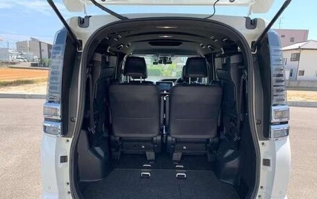 Toyota Voxy III, 2021 год, 2 101 000 рублей, 10 фотография