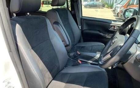 Toyota Voxy III, 2021 год, 2 101 000 рублей, 12 фотография