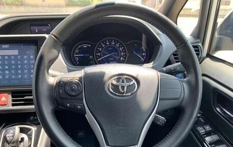 Toyota Voxy III, 2021 год, 2 101 000 рублей, 16 фотография