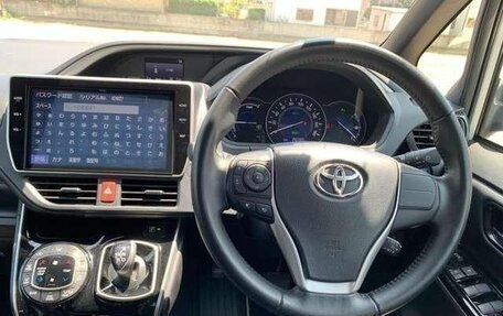 Toyota Voxy III, 2021 год, 2 101 000 рублей, 15 фотография