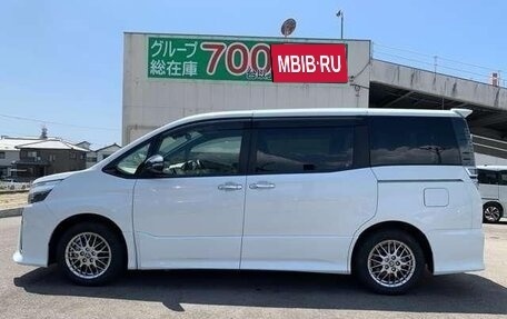 Toyota Voxy III, 2021 год, 2 101 000 рублей, 8 фотография