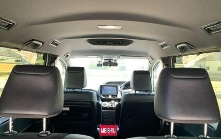 Toyota Voxy III, 2021 год, 2 101 000 рублей, 11 фотография