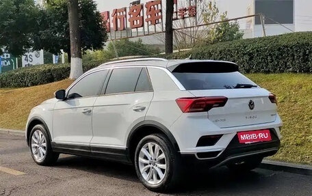 Volkswagen T-Roc I, 2022 год, 1 600 010 рублей, 3 фотография