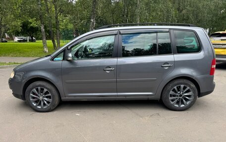 Volkswagen Touran III, 2006 год, 650 000 рублей, 3 фотография