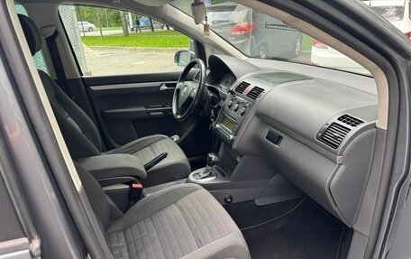 Volkswagen Touran III, 2006 год, 650 000 рублей, 5 фотография