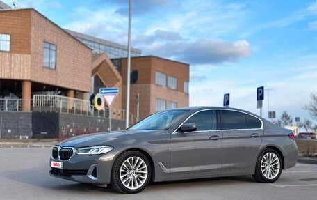 BMW 5 серия, 2021 год, 5 800 000 рублей, 2 фотография