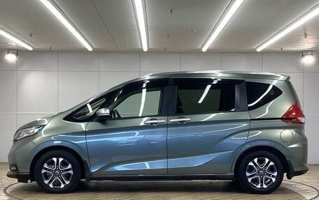 Honda Freed II, 2022 год, 1 560 000 рублей, 5 фотография